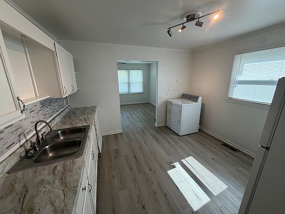 4th image of 3007 Central Ave