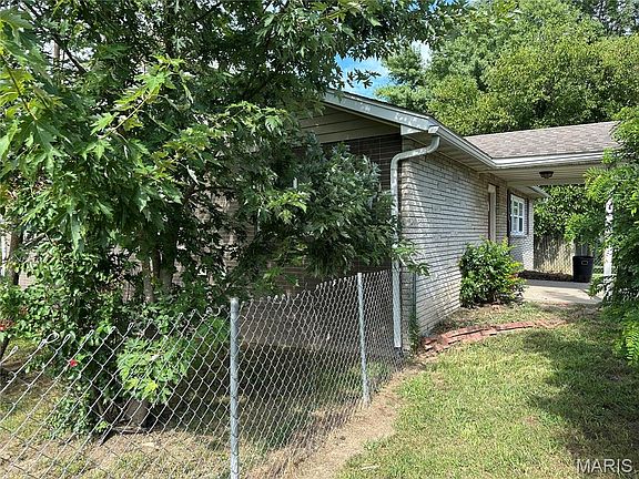5th image of 105 E Kansas City St