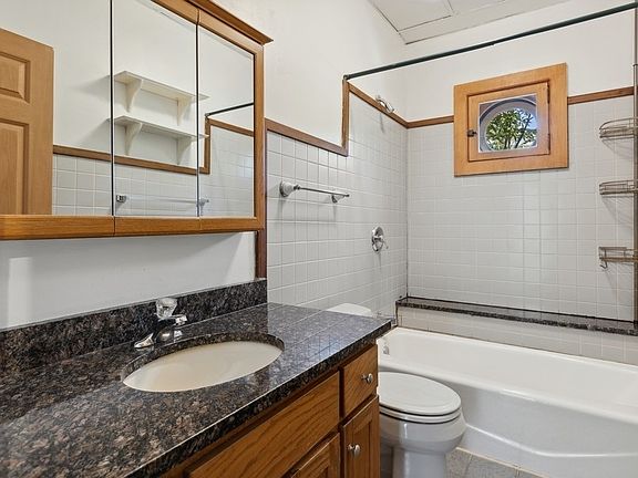 4th image of 800 S Claremont Ave APT 2