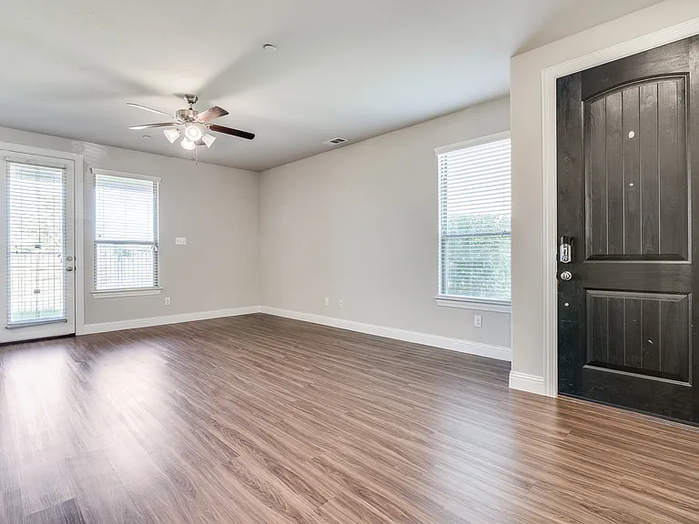4533 Titus Cir — Photo 5