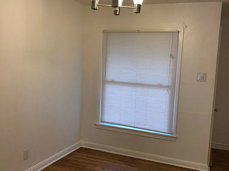903 Conder St — Photo 9