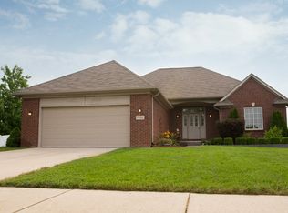 53458 Ashley Dr, New Baltimore, MI 48047