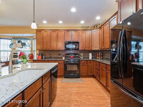 5th image of 1044 Broadmoor Dr