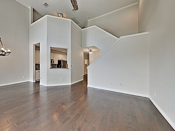 5th image of 9865 Castlewood Dr