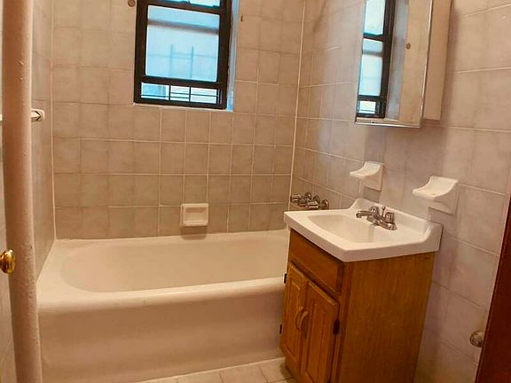 3rd image of 21-27 27th St #B2