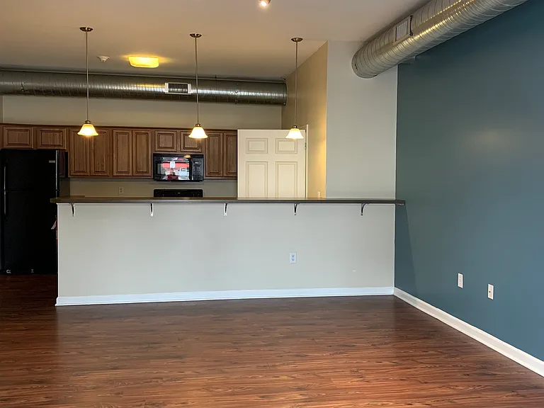 Big Red Apartments — Photo 14