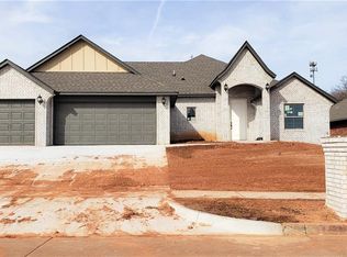 2128 Valley Holw, Norman, OK 73071