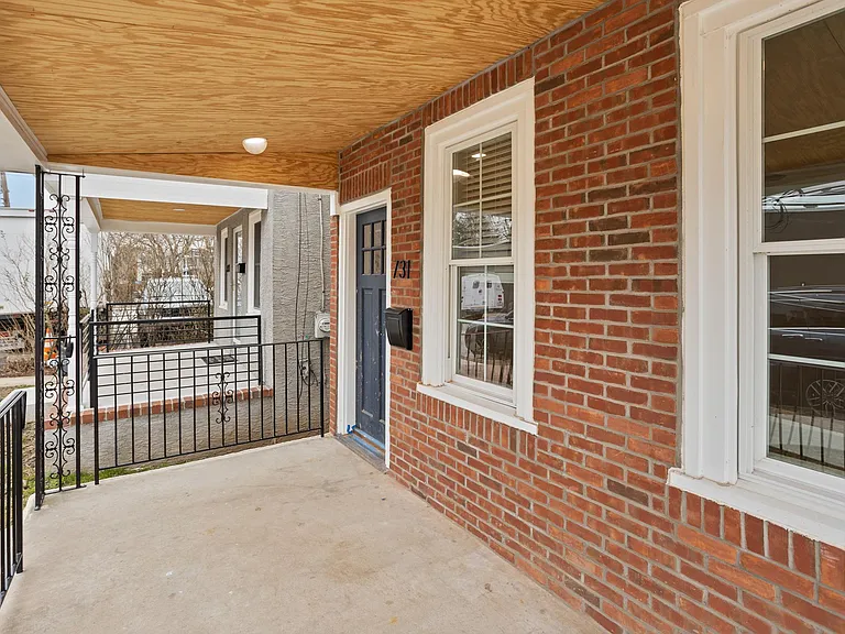 731 E Elm St — Photo 4