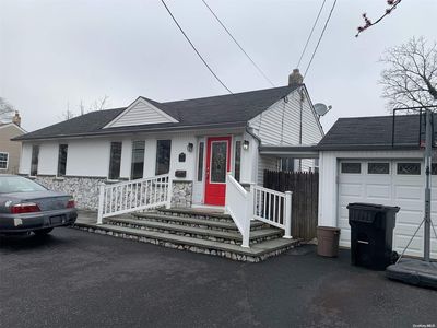 1075 Manor Lane, Bay Shore, NY, 11706