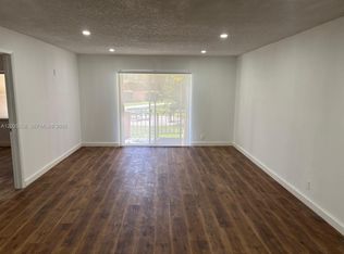 17901 NW 68th Ave APT T102, Hialeah, FL 33015