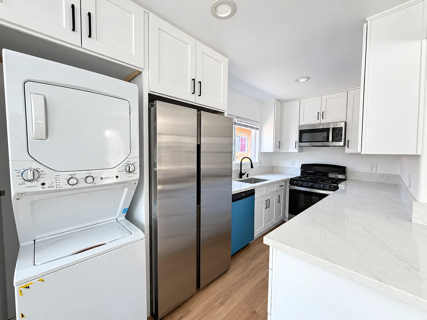 3 bed, 900 sqft, $3,250 — Photo 4