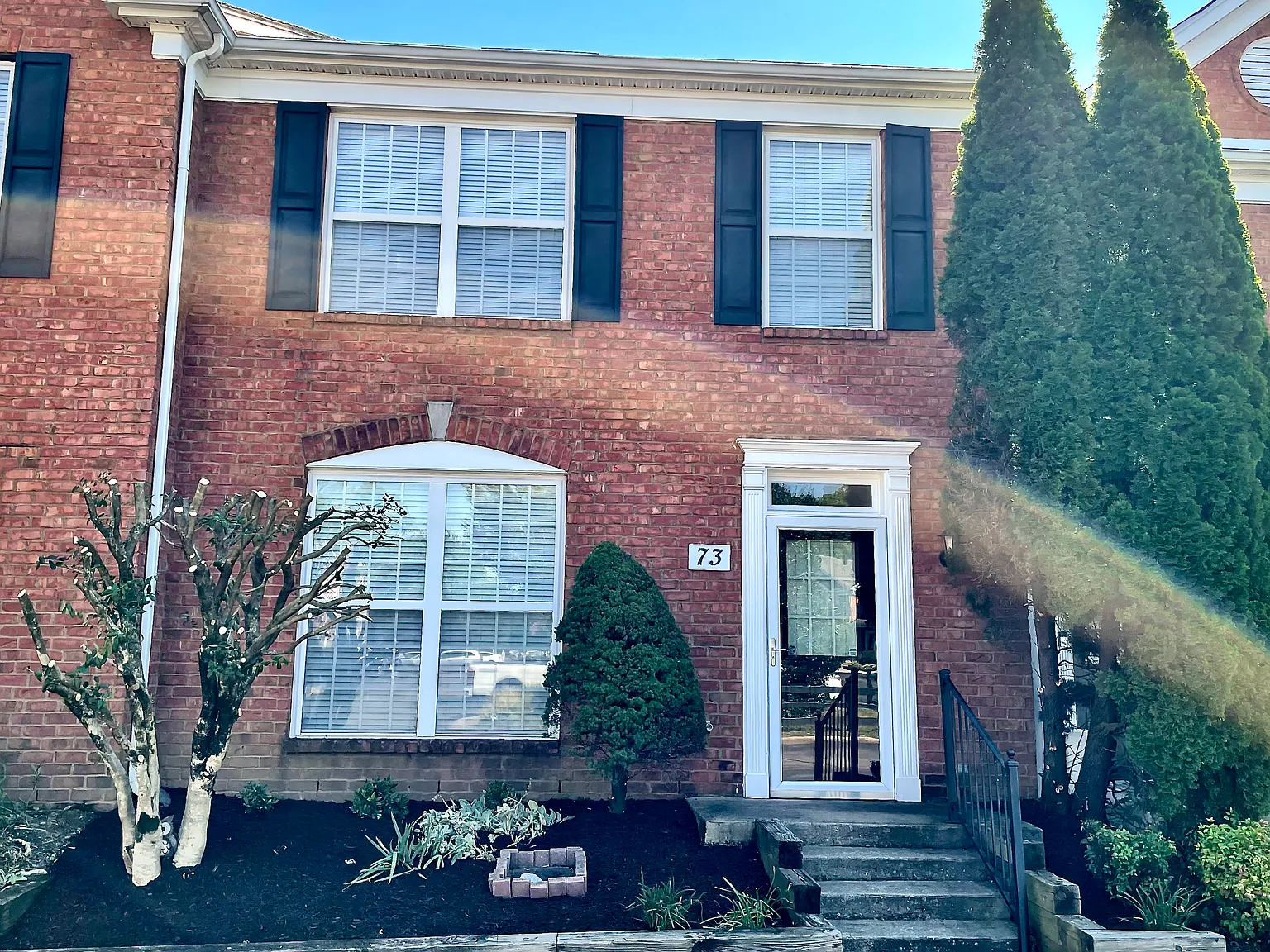 3 bed, 2.5 bath, 1470 sqft, $2,300 — Photo 2