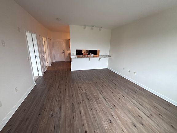 4th image of 2121 Hokendauqua Ave