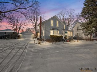 143 Mason Ct, Sycamore, IL 60178