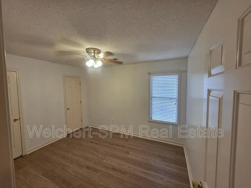 4 bed, 2.0 bath, 2061 sqft, $2,250 — Photo 2