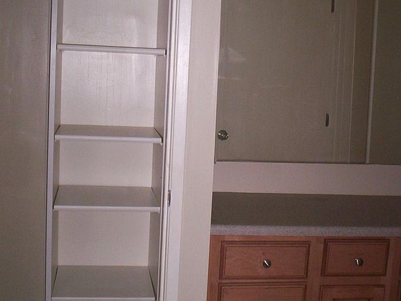 5th image of 225 W 6th St APT 512