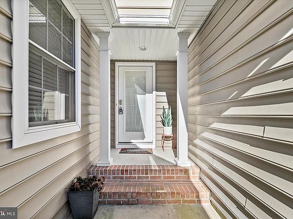 5th image of 33856 Waterside Dr