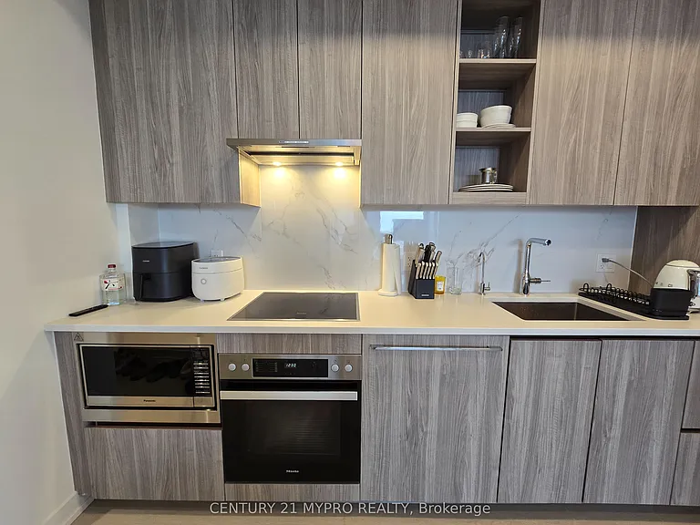 27 McMahon Dr #1806 — Photo 12