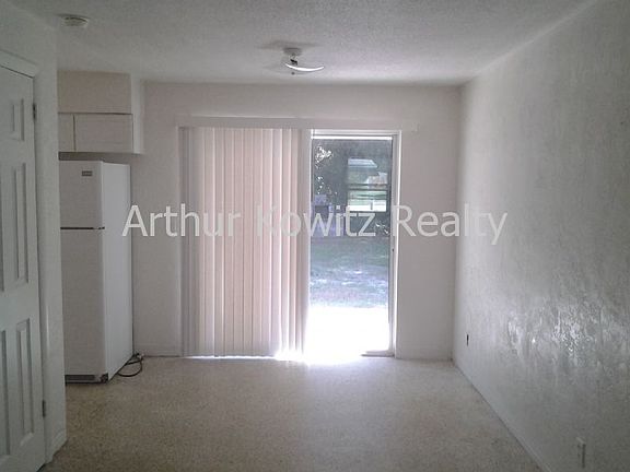 4th image of 321 Acacia Dr