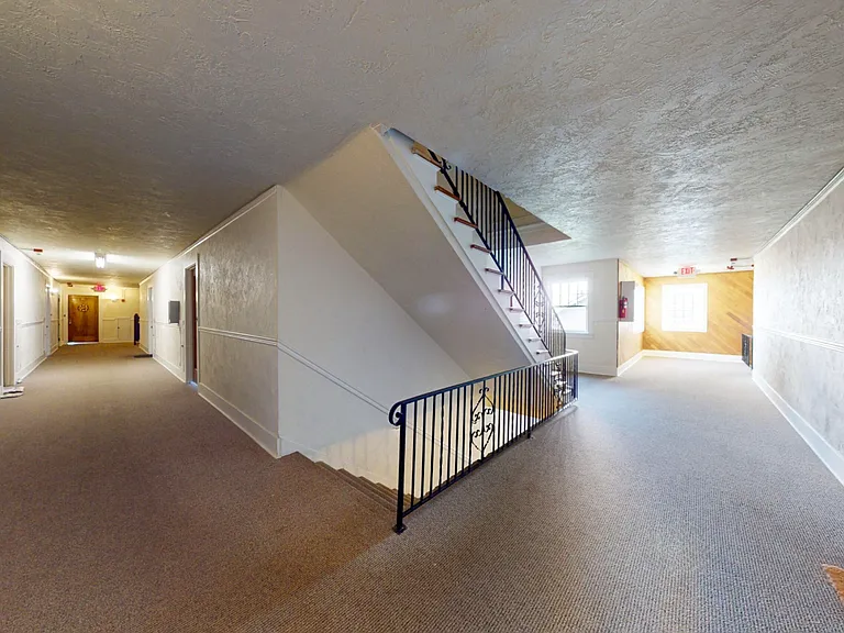 435 -Keystone Apartments — Photo 13