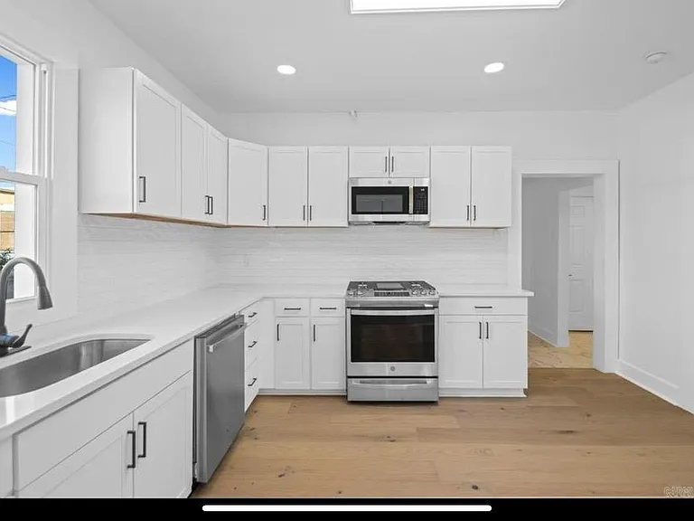 2501 S Maple St — Photo 14