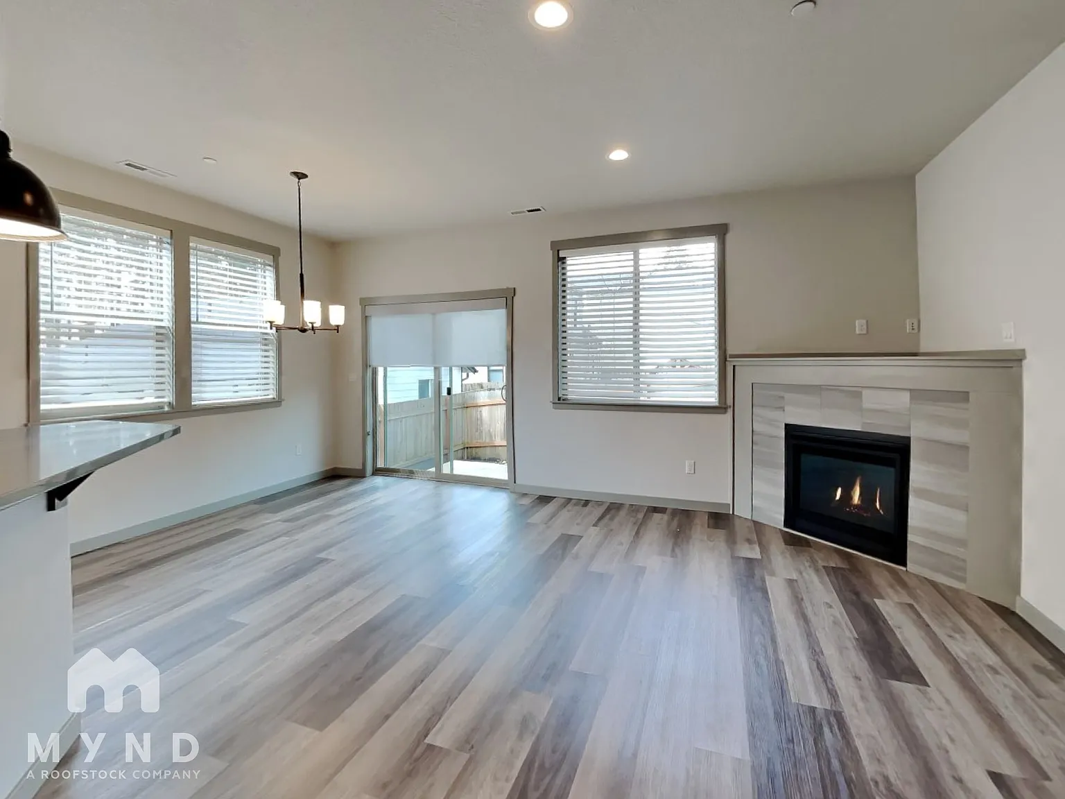 3 bed, 2.5 bath, 1457 sqft, $2,449 — Photo 2