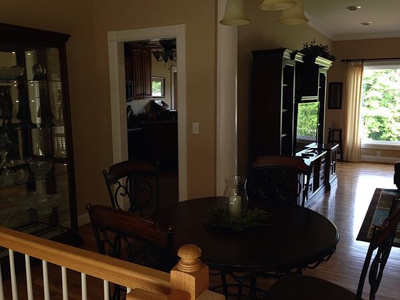 4th image of 102 Elm Loop