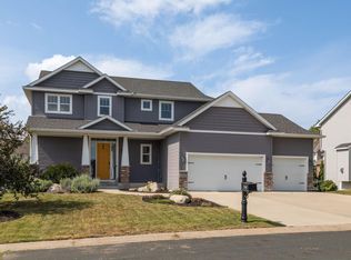 21448 Hytrail Cir, Lakeville, MN 55044