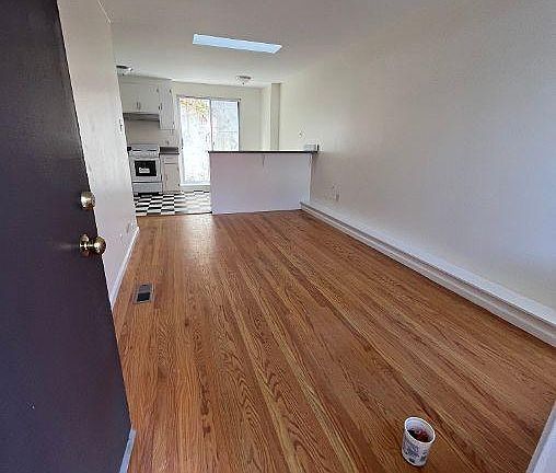 3rd image of 1550 Cortland Ave Unit B