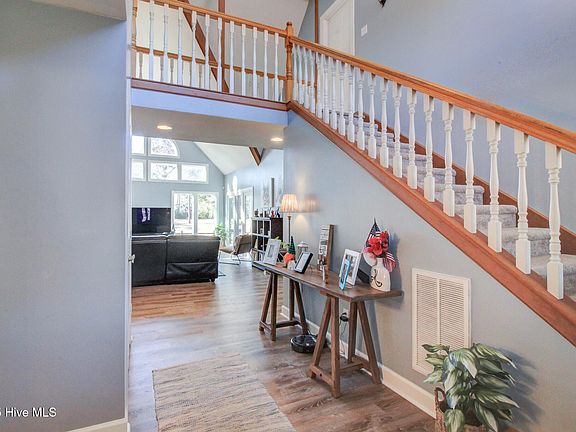 4th image of 307 Lord Granville Drive