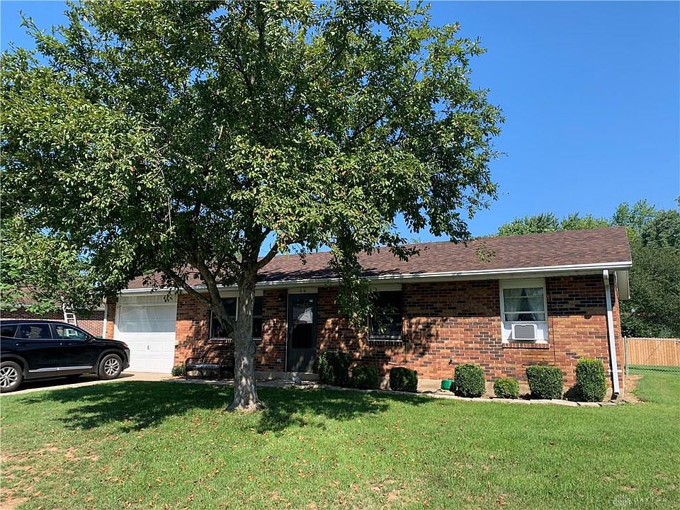 1st image of 44 Hawthorne Dr