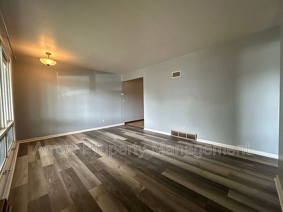 2nd image of 915 Lincoln Ave