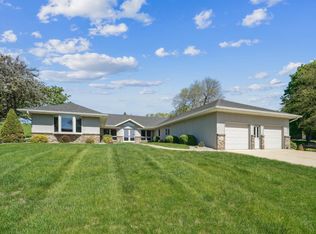 2090 Knollwood Dr, Fairmont, MN 56031