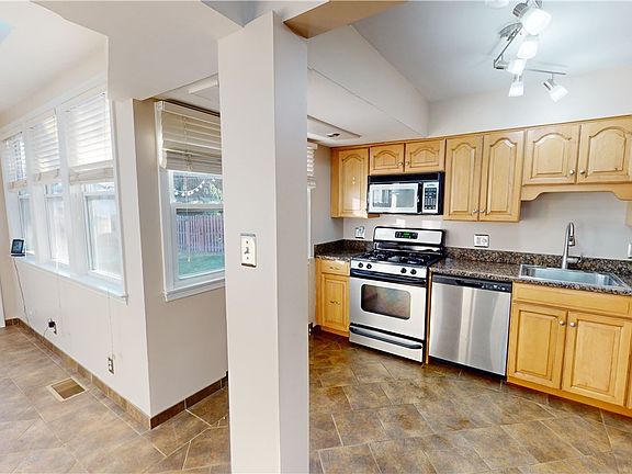 5th image of 2532 Marcia Blvd