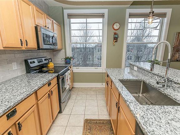3rd image of 3200 Franklin Blvd APT 201