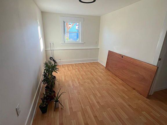 3rd image of 7 Light St #1
