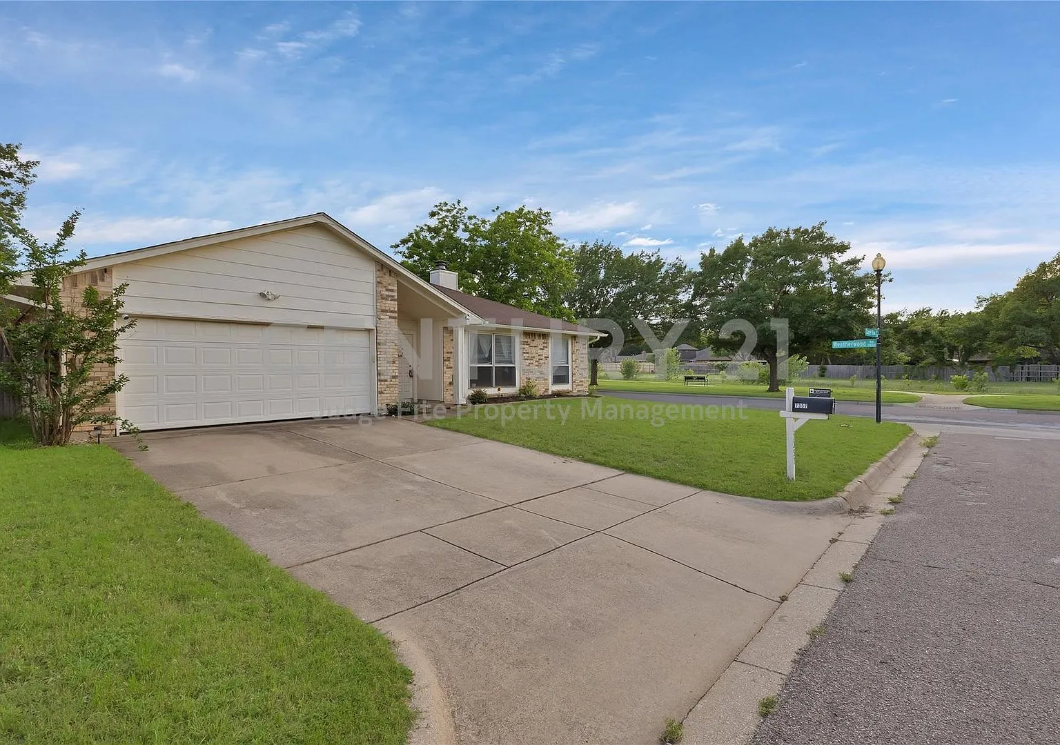 Sparkling Pool And Utilities Included...Wow! Beautifully Updated 4/2/2 With Sparkling Pool In For... — Photo 2