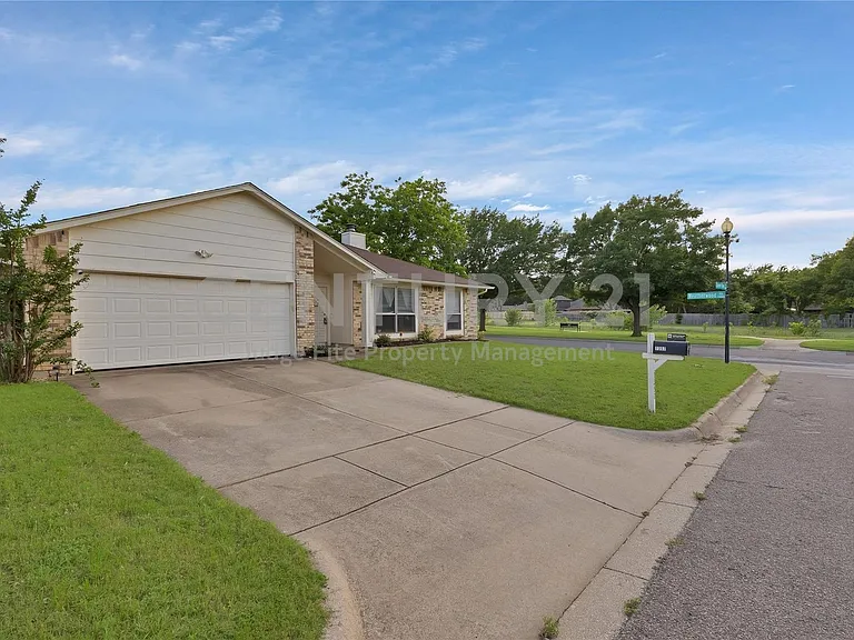 7357 Channel View Dr — Photo 2