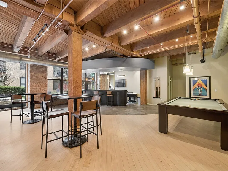 1040 W Adams St #402 — Photo 20