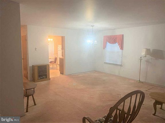 5th image of 310 Holiday City Blvd