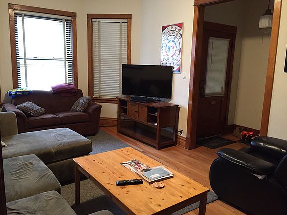 3rd image of 1321 W Cornelia Ave #1