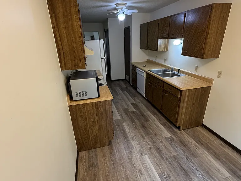 512 Breezy Point Dr — Photo 16