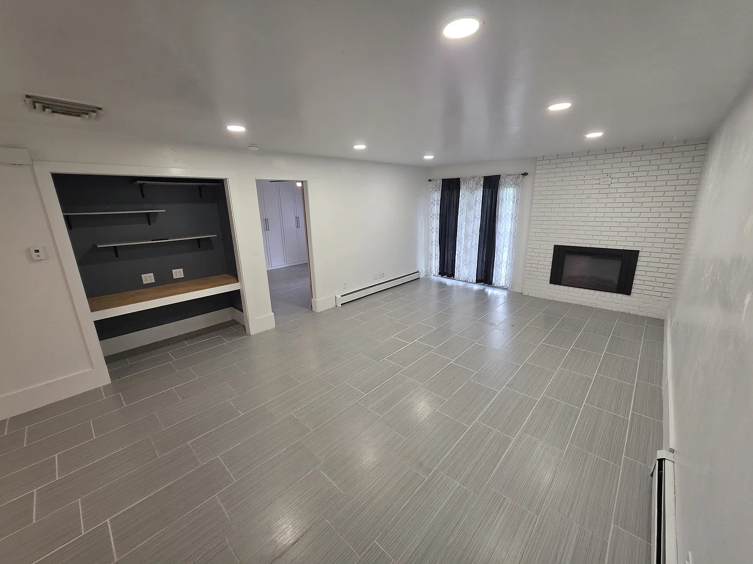 373 Ridges Blvd — Photo 2