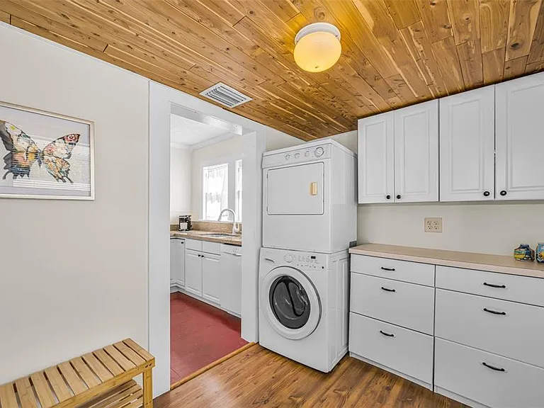 525 Bay St — Photo 22