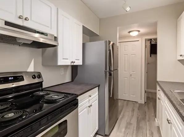 Fairway Plaza, 672 College Dr SE, Medicine Hat, AB T1A 7R5