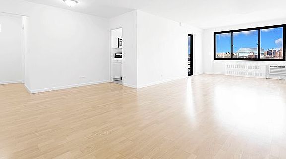 4th image of 470 Lenox Ave APT 16N