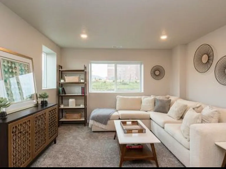 391 NE Mink Dr — Photo 2