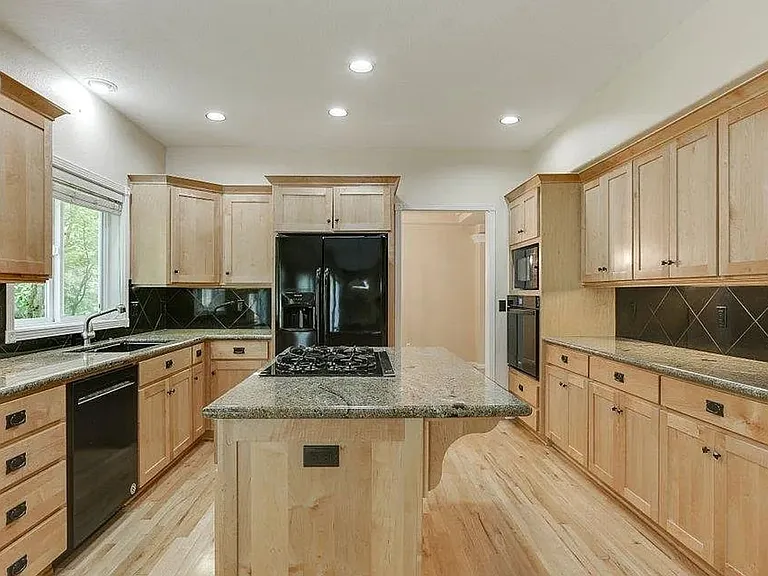 16541 NW Graf St — Photo 5