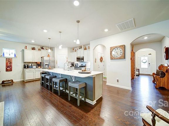 5th image of 262 Kentmere Ln