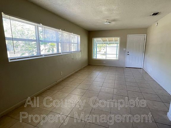 3rd image of 3236 Altamont Ave E